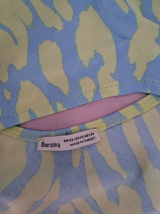 Top asimétrico estampado