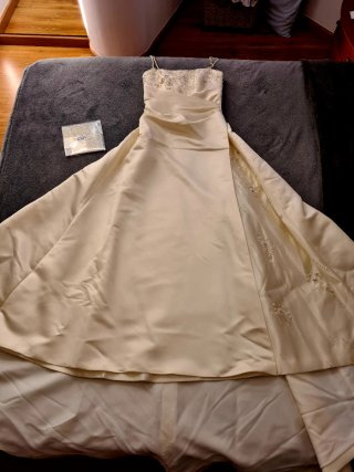 Vestido de Novia, cancan, tocado y pañuelo