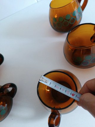Jarra y tazas ámbar vintage