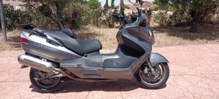 Suzuki Burgman 650 gris