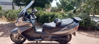Suzuki Burgman 650 gris