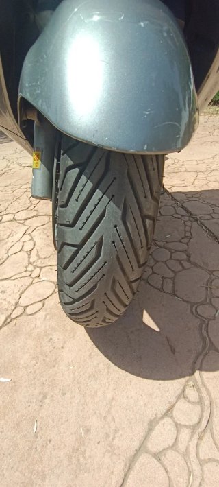 Suzuki Burgman 650 gris