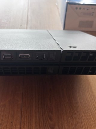 PS4 1TB Ultimate Player Edition + Mando + Caja