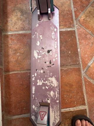 Patinete morado infantil