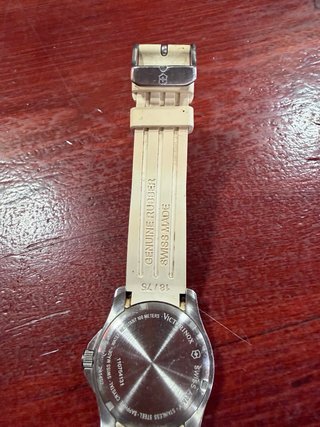 Reloj Victorinox Blanco y Plateado