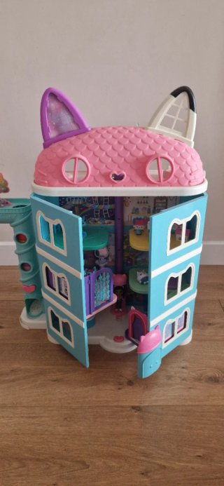 La casa de muñecas de Gaby Gato con Accesorios