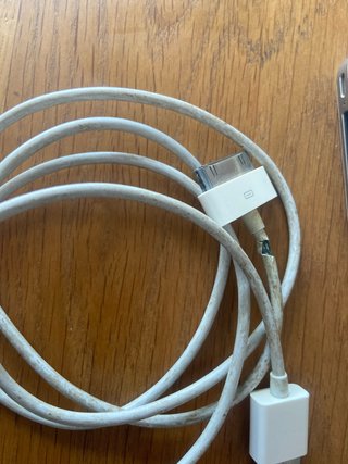 iPhone 4 Blanco con Cable Cargador
