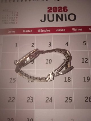 Reloj de casanova pulsera plateado con bisel rojo