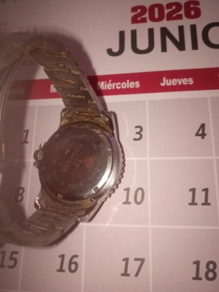 Reloj de casanova pulsera plateado con bisel rojo