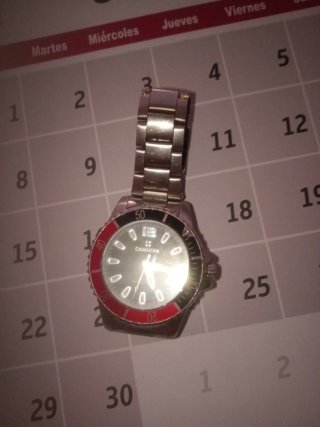 Reloj de casanova pulsera plateado con bisel rojo