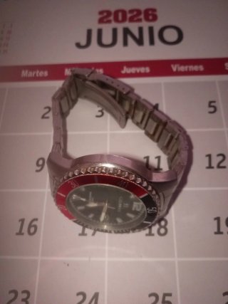 Reloj de casanova pulsera plateado con bisel rojo
