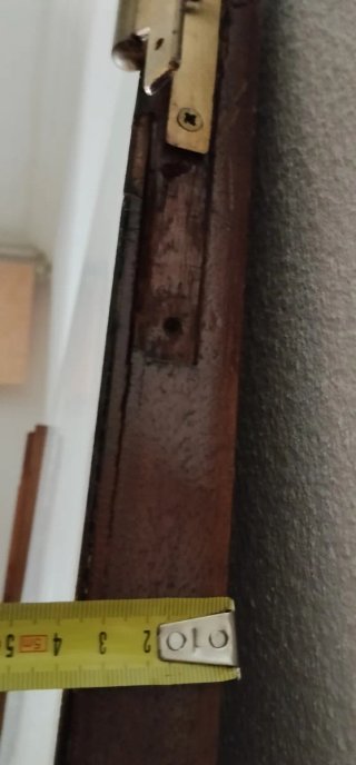 Puerta interior de madera