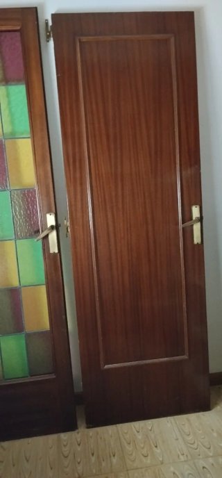 Puerta interior de madera