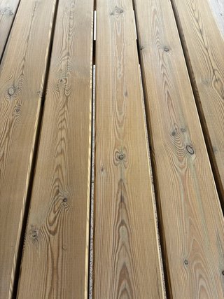 Mesa de picnic de madera maciza tratada