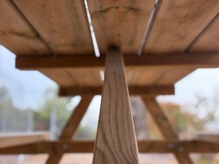 Mesa de picnic de madera maciza tratada