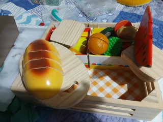 Cocinita de madera infantil de marca + regalos