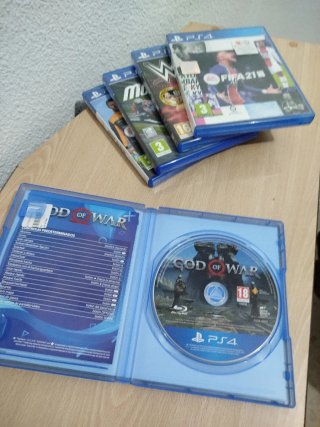 Pack Juegos PS4: God of War, WWE 2K19, FIFA 21, F1