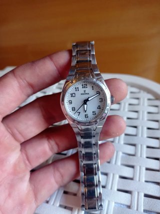 Reloj de pulsera plateado
