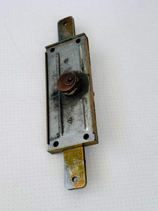 Cerradura persiana metálica AV 28 cm