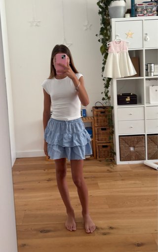 Falda Zara azul claro volantes