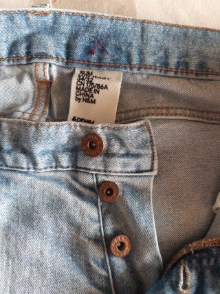 Pantalones vaqueros azules y otros  grises