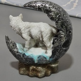 Figura lobos en luna