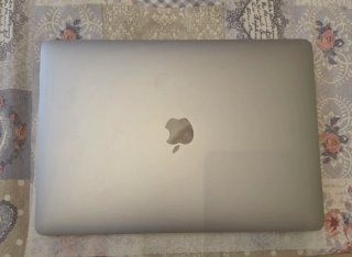 MacBook Pro M2 Apple
