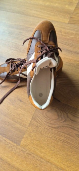 Zapatillas Marrón y Blanco Talla 41