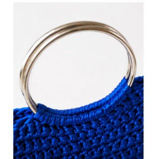 Bolso fiesta crochet azul con asas metálicas