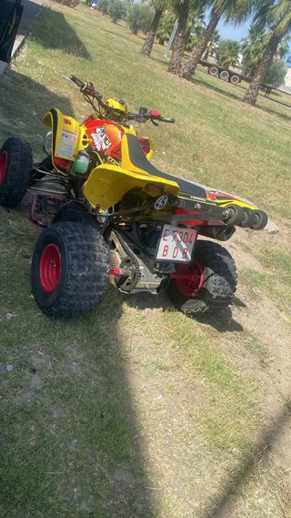Suzuki LTZ Quad Amarillo y Rojo