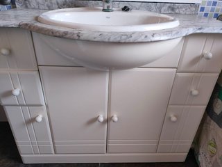 Mueble baño completo con espejo y lavabo