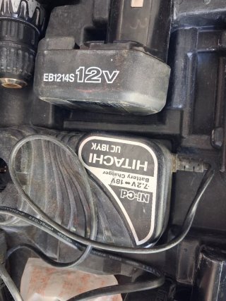Taladro Hitachi DS12DVF3 con  baterías y cargador