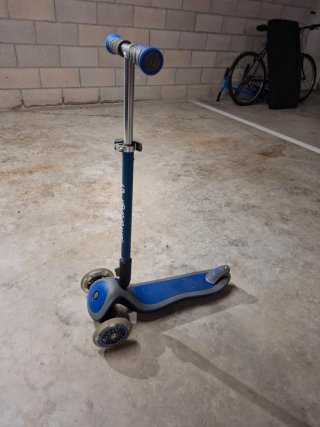 Patinete Globber Azul con Luces LED