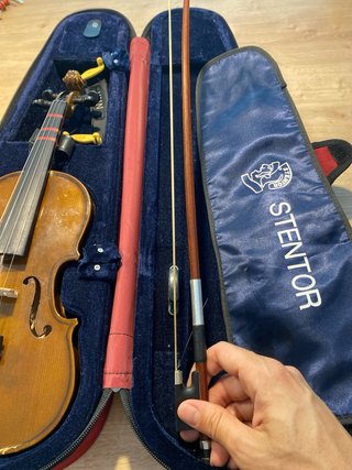 Violín infantil con arco y estuche