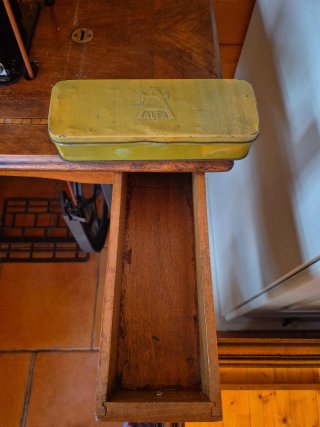 Máquina de coser Alfa antigua