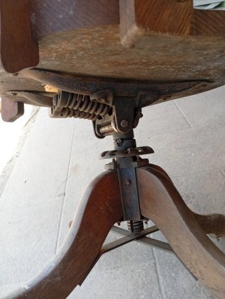 Silla de escritorio o oficina antigua madera y met