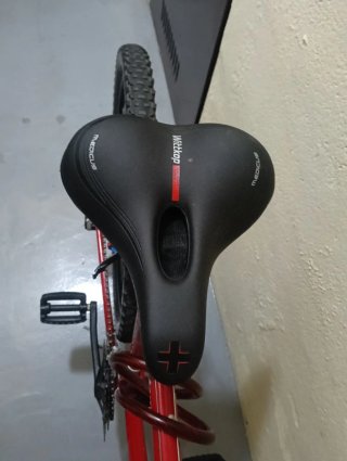 Bicicleta de montaña roja, sillin hergonomico.