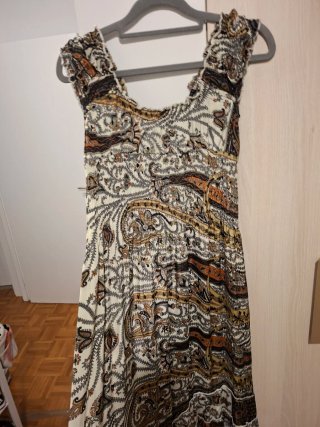 Vestido fluido con vuelo. Fresco. Calidad alta.