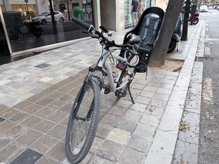 Bicicleta Rockrider con silla para bebé