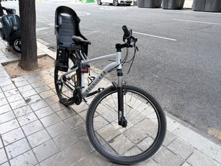 Bicicleta Rockrider con silla para bebé