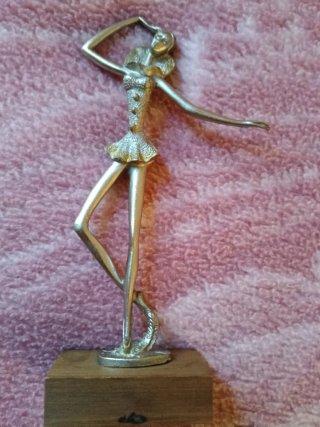 Escultura Bailarina Art Deco Plateado.