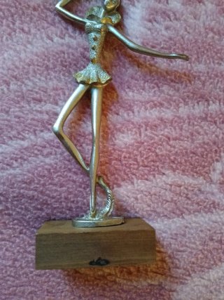 Escultura Bailarina Art Deco Plateado.