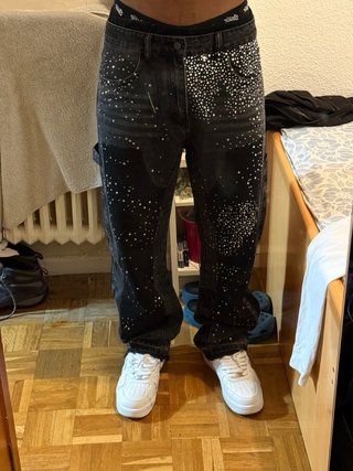 Pantalón vaquero Romwe negro con pedrería