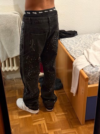 Pantalón vaquero Romwe negro con pedrería