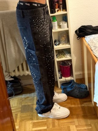 Pantalón vaquero Romwe negro con pedrería