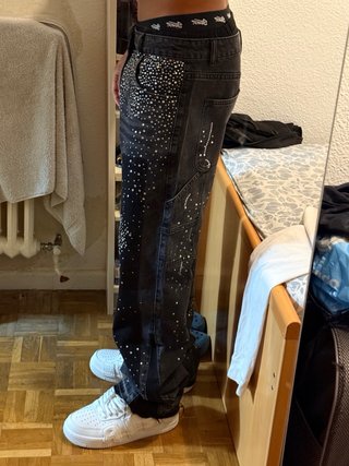Pantalón vaquero Romwe negro con pedrería