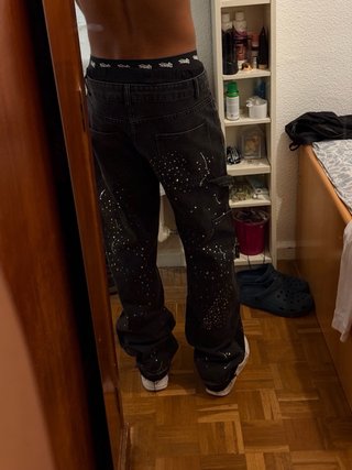 Pantalón vaquero Romwe negro con pedrería