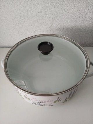 Olla blanca con tapa de cristal