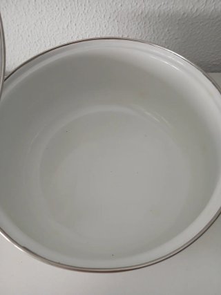 Olla blanca con tapa de cristal