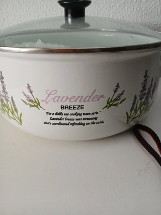 Olla blanca con tapa de cristal